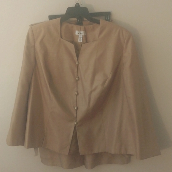Beautiful Gold 2 piece suit -- Emily Size 22W - Picture 1 of 8